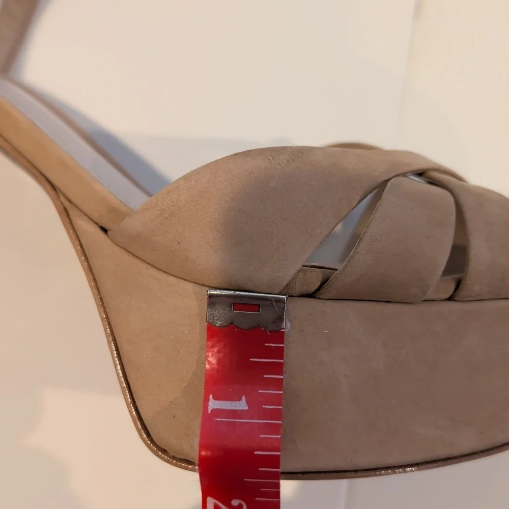 Schutz, Keefa, Beige Ankle Strap Platform Sandals/Heels. Size 8